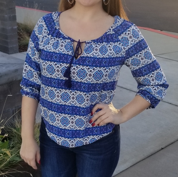 3/$20⭐ Forever 21 Blue patterned blue blouse - Picture 1 of 5
